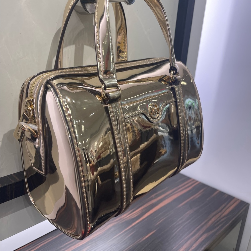 MICHAEL KORS Jet Set Small Metallic Convertible Crossbody Duffle Xbody
Pale Gold - Picture 16 of 16